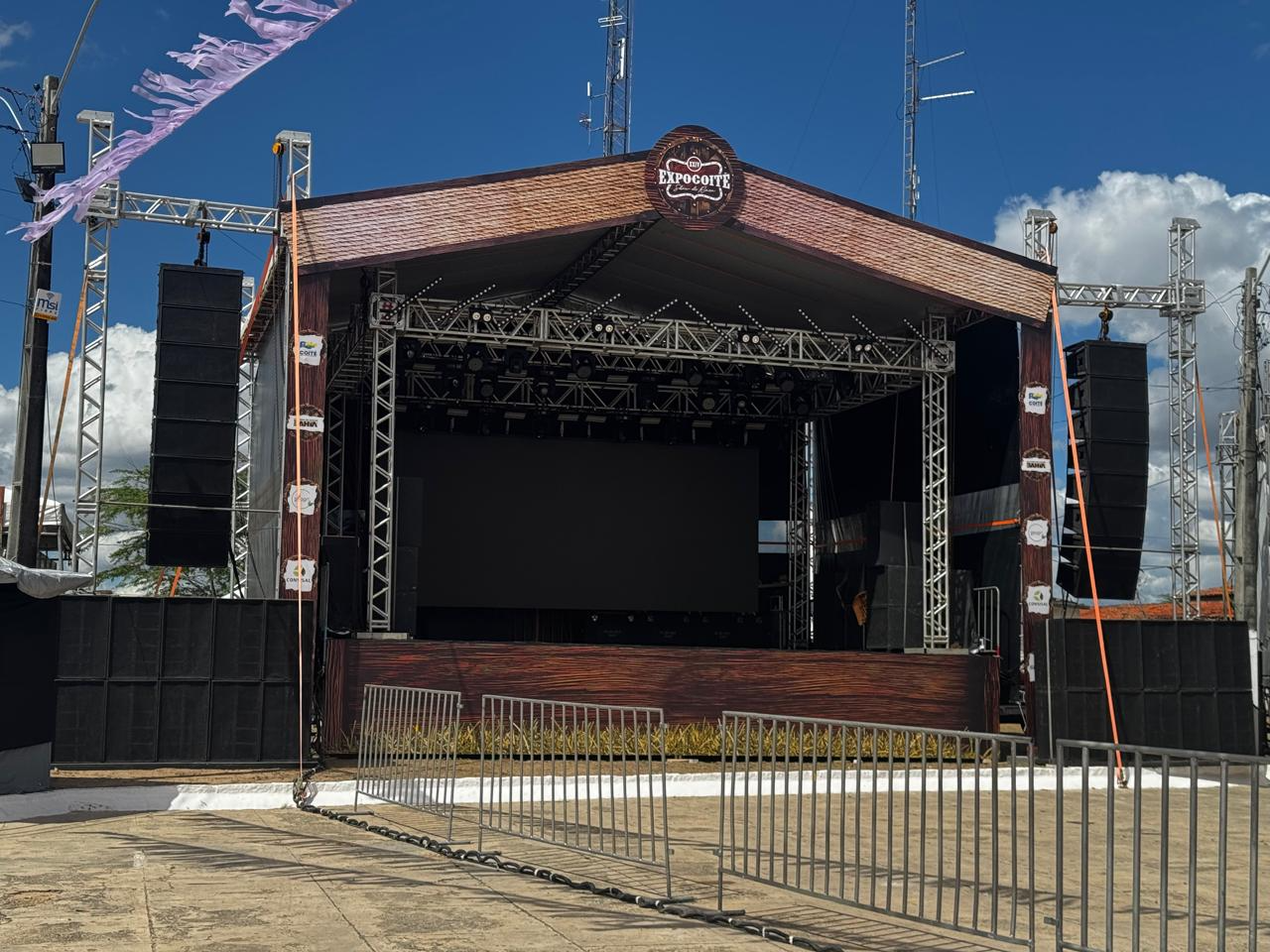 Palco de grande porte — montagem Fabilu